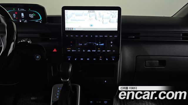 Hyundai Staria 2025 — photo 20