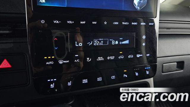 Hyundai Staria 2025 — photo 25