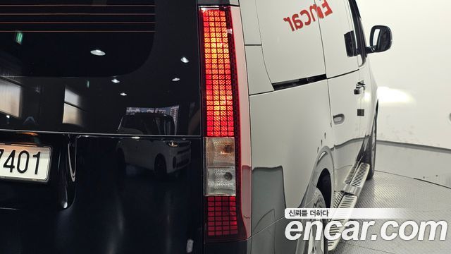 Hyundai Staria 2025 — photo 9