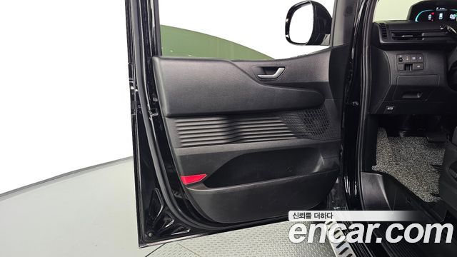 Hyundai Staria 2025 — photo 14