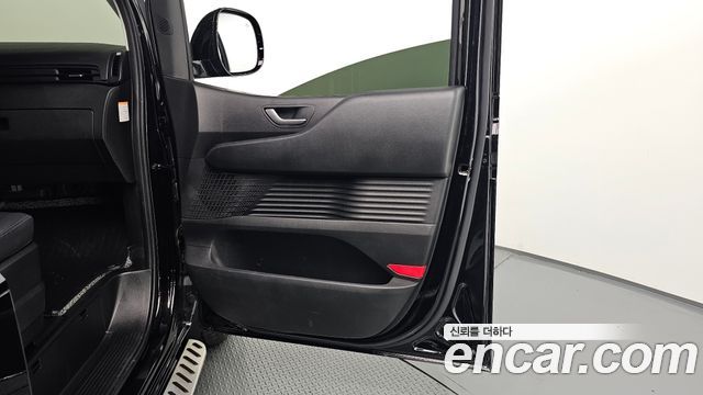 Hyundai Staria 2025 — photo 15