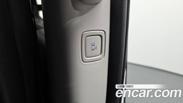 Hyundai Staria 2025 — photo 34