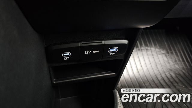 Hyundai Staria 2025 — photo 35
