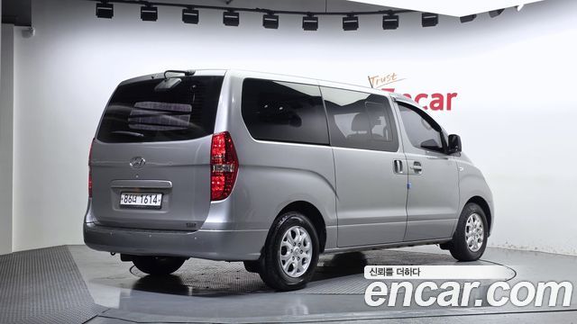 Hyundai Starex 2012 — photo 2
