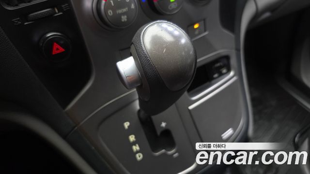 Hyundai Starex 2012 — photo 9