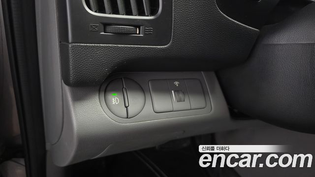 Hyundai Starex 2012 — photo 17