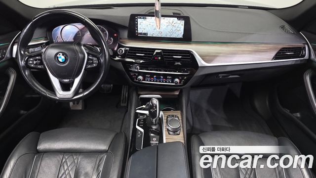BMW 5-Series 2017 — photo 10