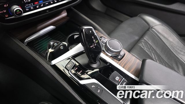 BMW 5-Series 2017 — photo 12