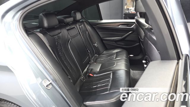 BMW 5-Series 2017 — photo 18