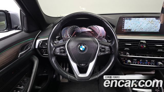 BMW 5-Series 2017 — photo 19