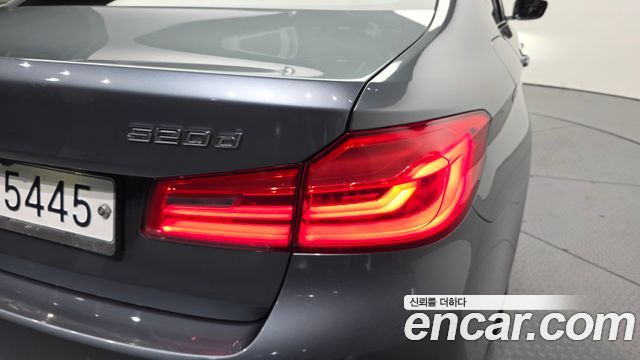 BMW 5-Series 2017 — photo 9