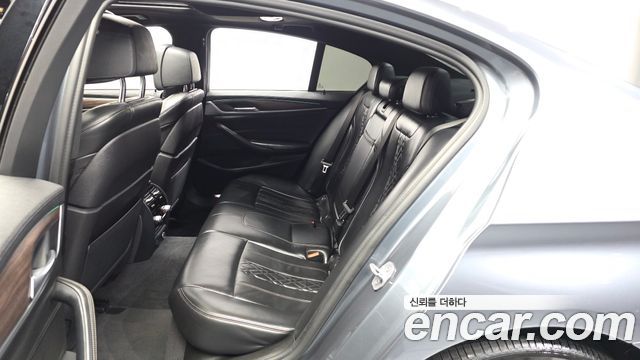 BMW 5-Series 2017 — photo 16