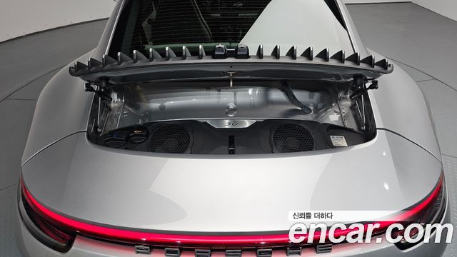 Porsche 911 2022 — photo 26