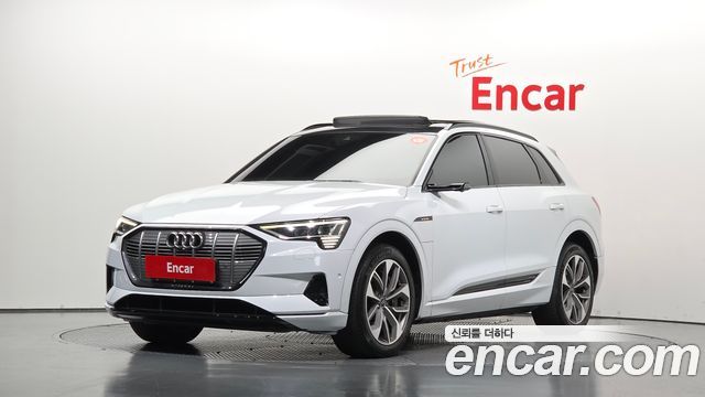 Audi e-tron 2020 — photo 1