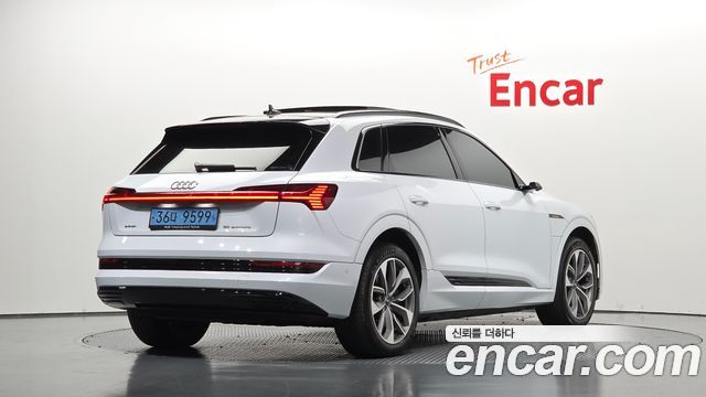 Audi e-tron 2020 — photo 2