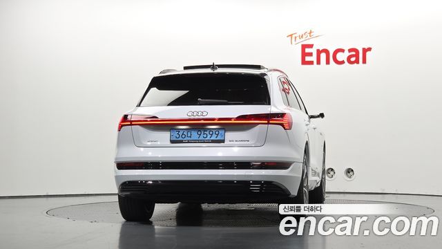 Audi e-tron 2020 — photo 4