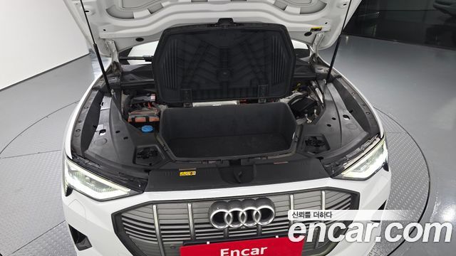 Audi e-tron 2020 — photo 6
