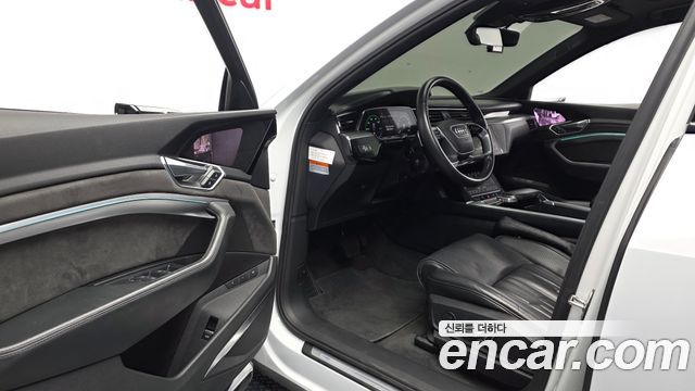 Audi e-tron 2020 — photo 13