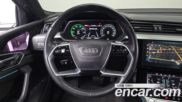 Audi e-tron 2020 — photo 19