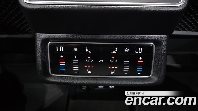Audi e-tron 2020 — photo 25