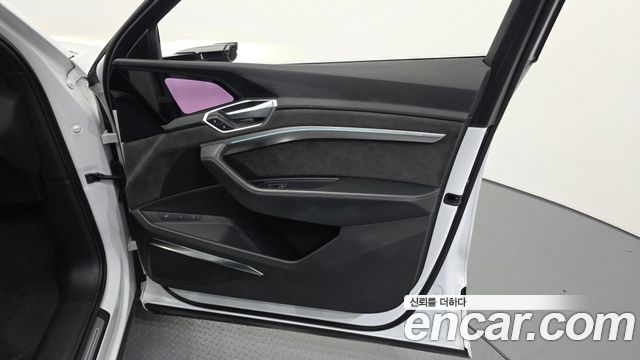 Audi e-tron 2020 — photo 14