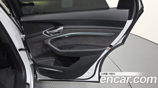 Audi e-tron 2020 — photo 15