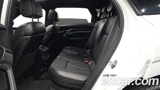 Audi e-tron 2020 — photo 16