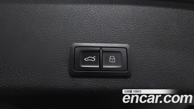 Audi e-tron 2020 — photo 27