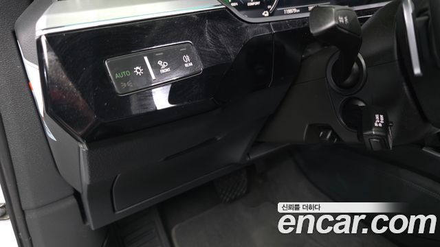 Audi e-tron 2020 — photo 29