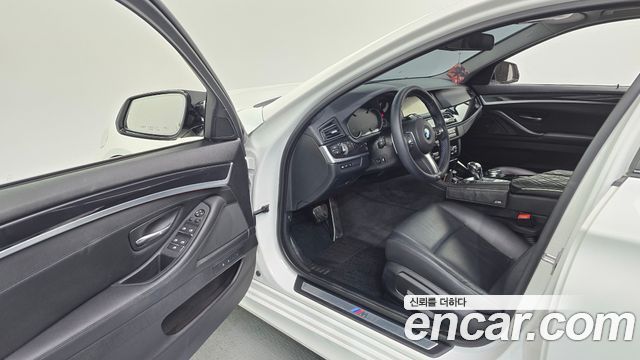BMW 5-Series 2016 — photo 10