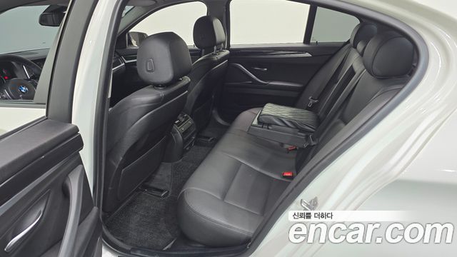 BMW 5-Series 2016 — photo 11