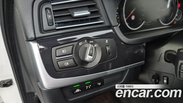 BMW 5-Series 2016 — photo 17