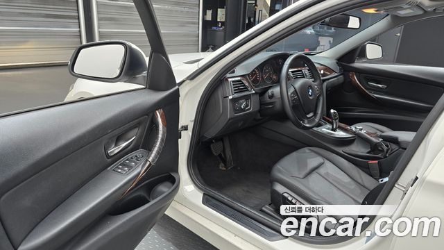 BMW 3-Series 2013 — photo 10