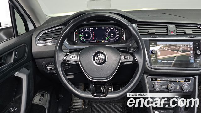 Volkswagen Tiguan 2020 — photo 19