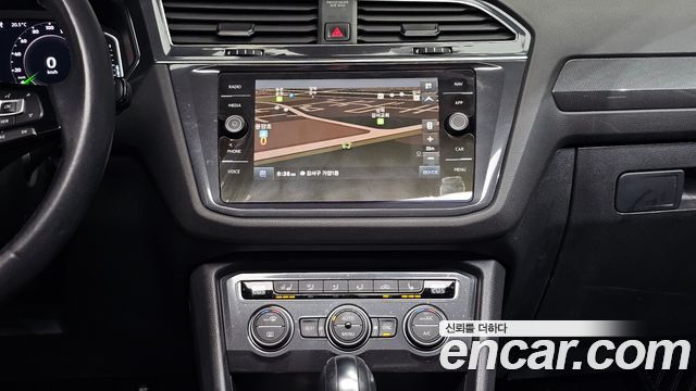 Volkswagen Tiguan 2020 — photo 24