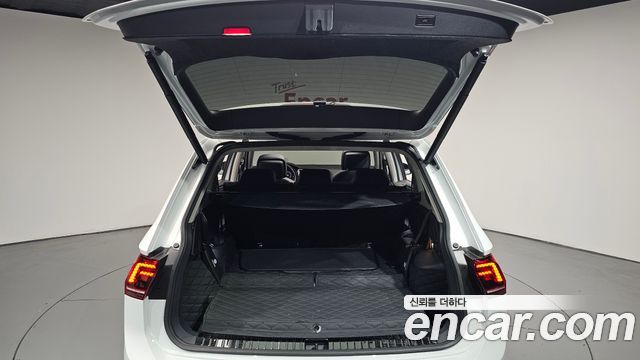 Volkswagen Tiguan 2020 — photo 34