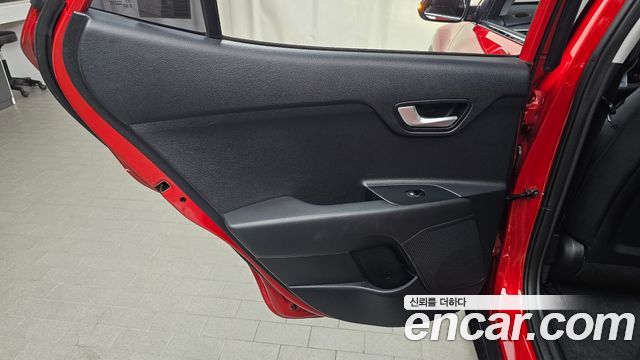 Kia Stonic 2019 — photo 15
