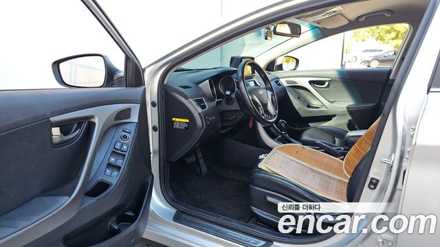 Hyundai AVANTE 2014 — photo 10