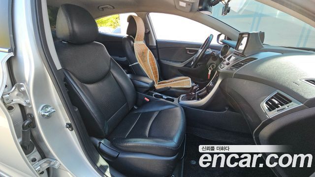 Hyundai AVANTE 2014 — photo 11