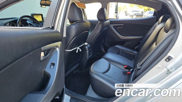 Hyundai AVANTE 2014 — photo 12