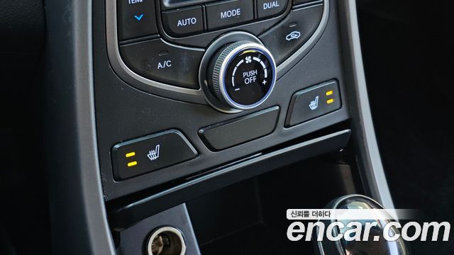 Hyundai AVANTE 2014 — photo 17