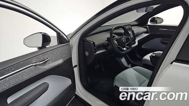 Volvo EX30 2025 — photo 13