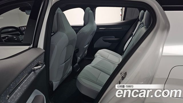 Volvo EX30 2025 — photo 17