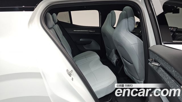 Volvo EX30 2025 — photo 18