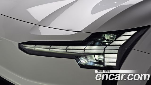 Volvo EX30 2025 — photo 8