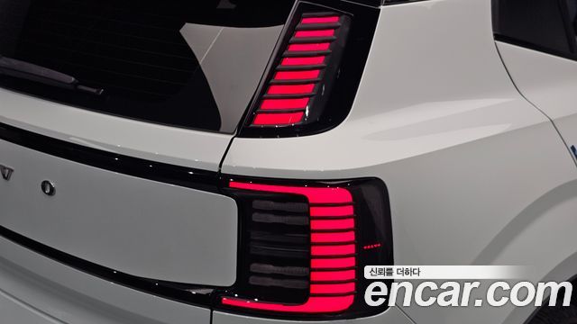 Volvo EX30 2025 — photo 9