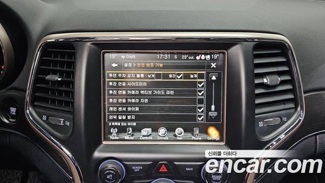 Jeep Cherokee 2015 — photo 17