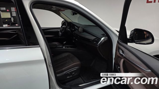 BMW X5 2018 — photo 17