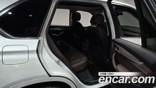 BMW X5 2018 — photo 18