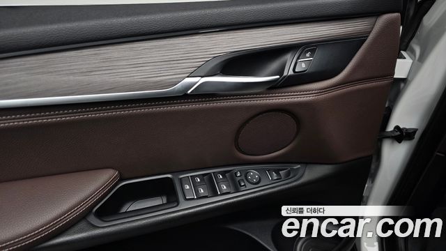 BMW X5 2018 — photo 24